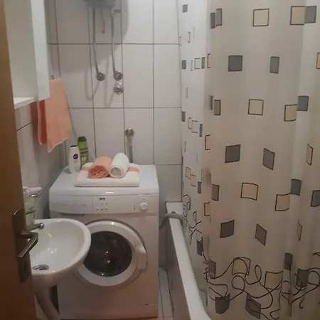 Apartment A&r